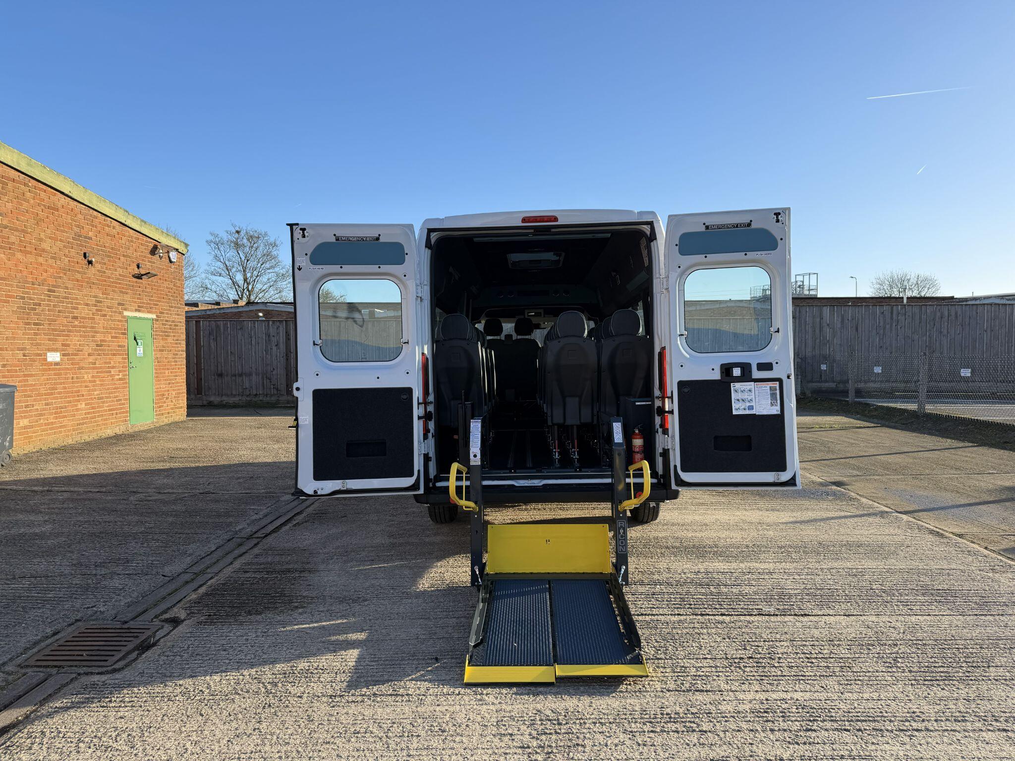 Peugeot Boxer image 11